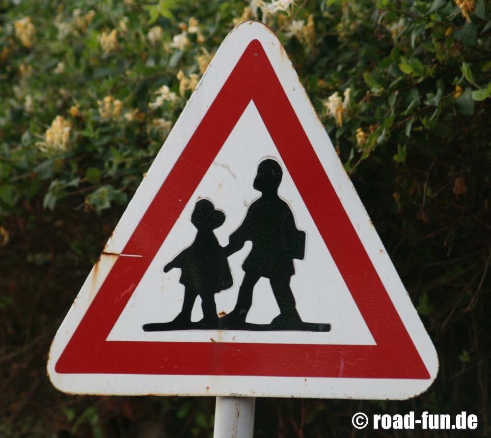 Gefahrenschild Albanien - Kinder
