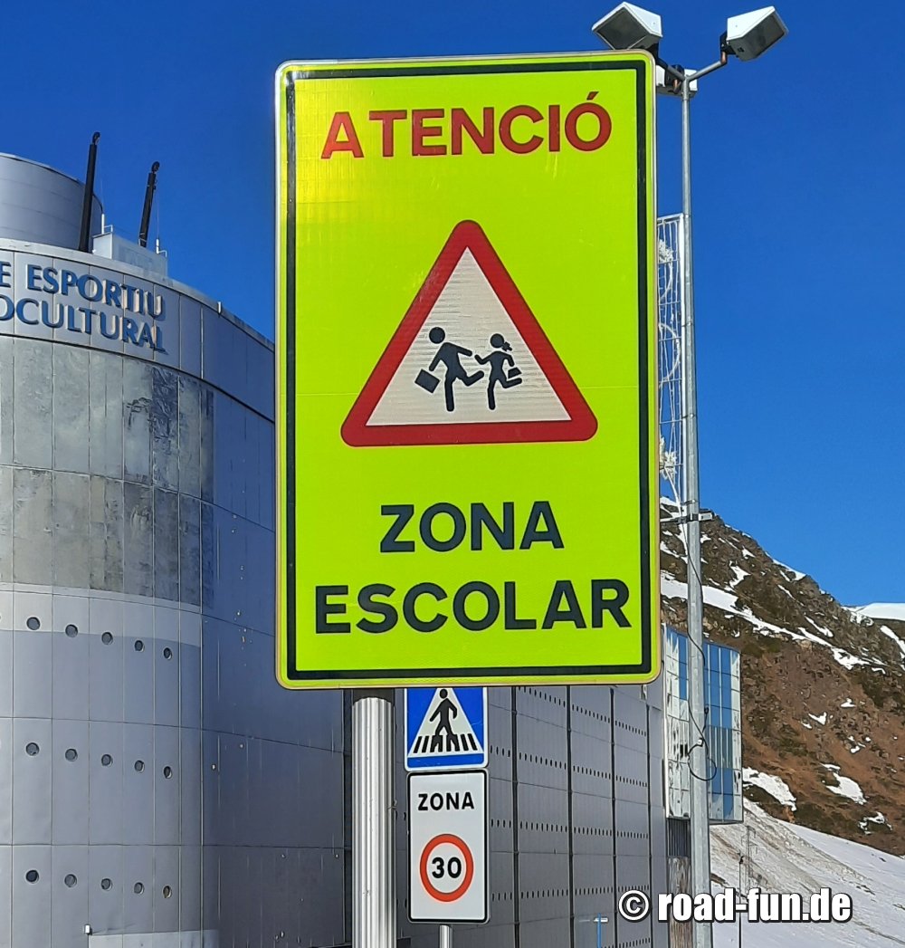 Gefahrenschild Andorra - Kinder