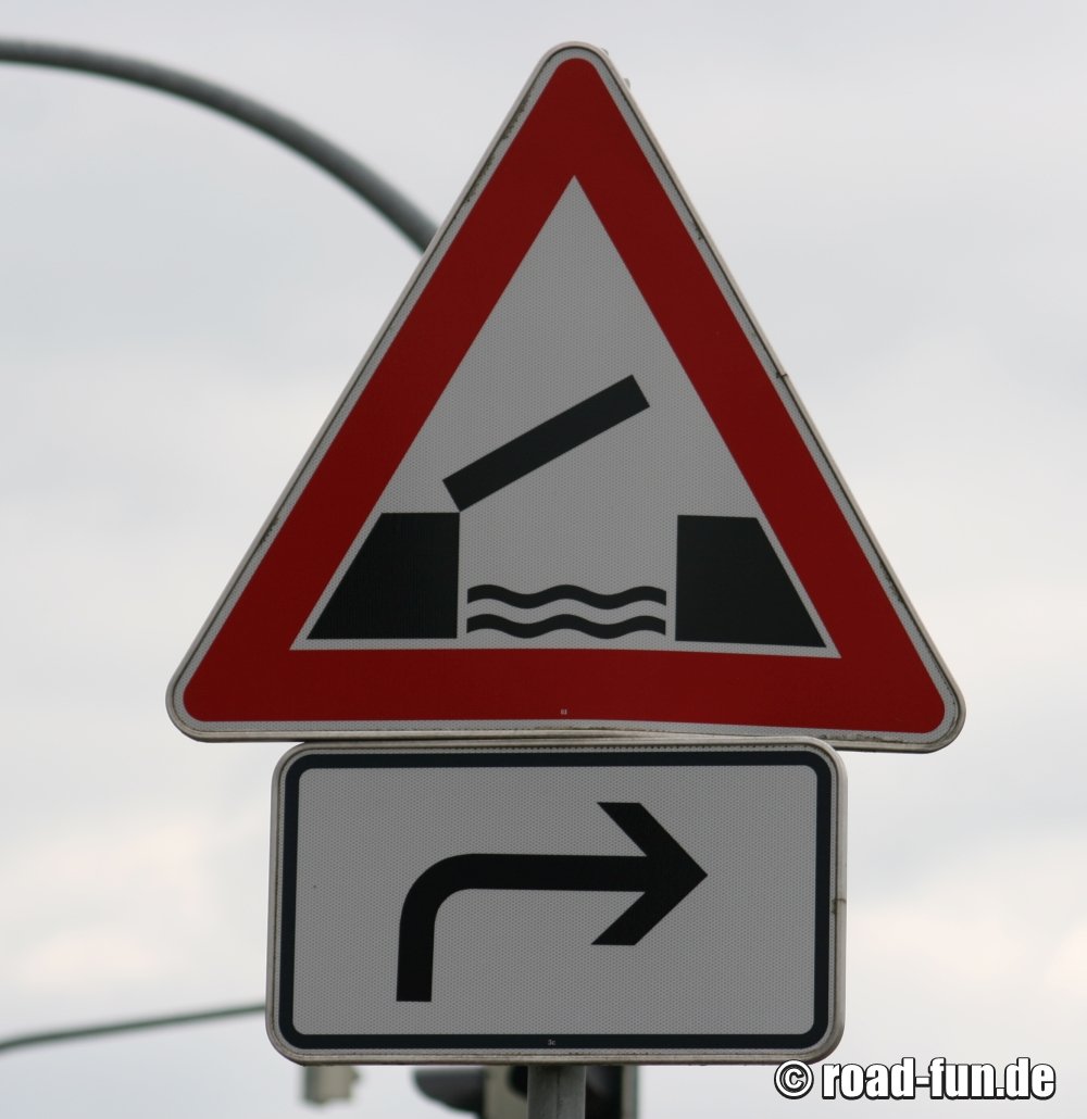 Gefahrenschild Deutschland - Bewegliche Brücke