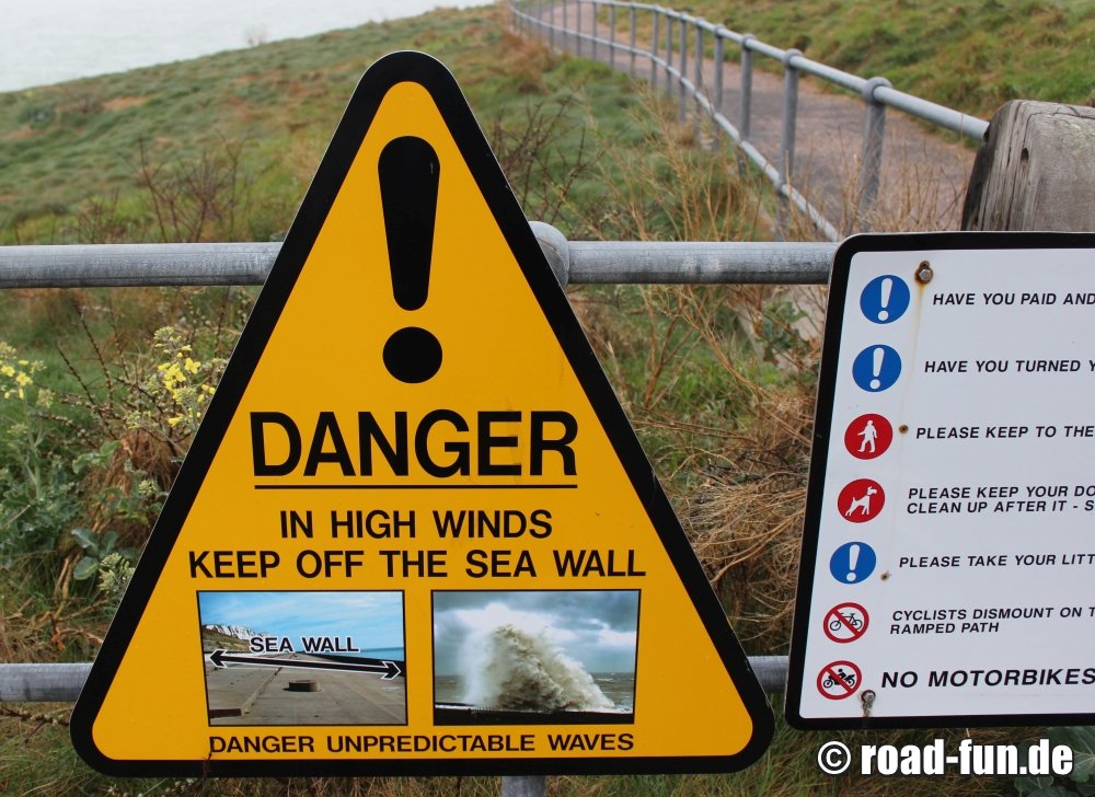 Gefahrenschild England - Unpredictable Waves