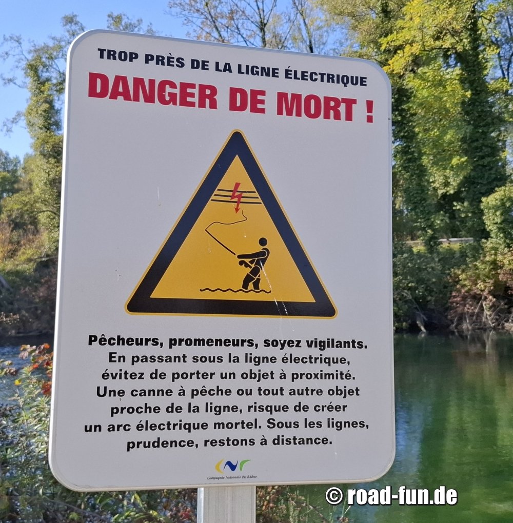 Gefahrenschild Frankreich - Lebensgefahr beim Fliegenfischen