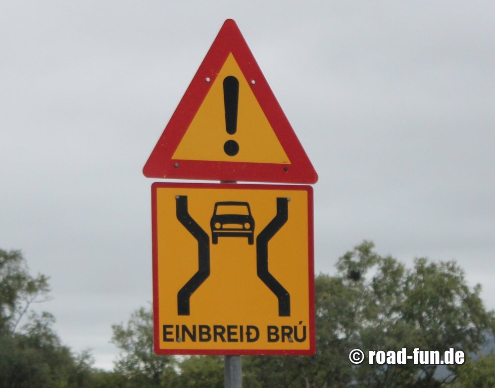 Gefahrenschild Island - Einspurige Brücke
