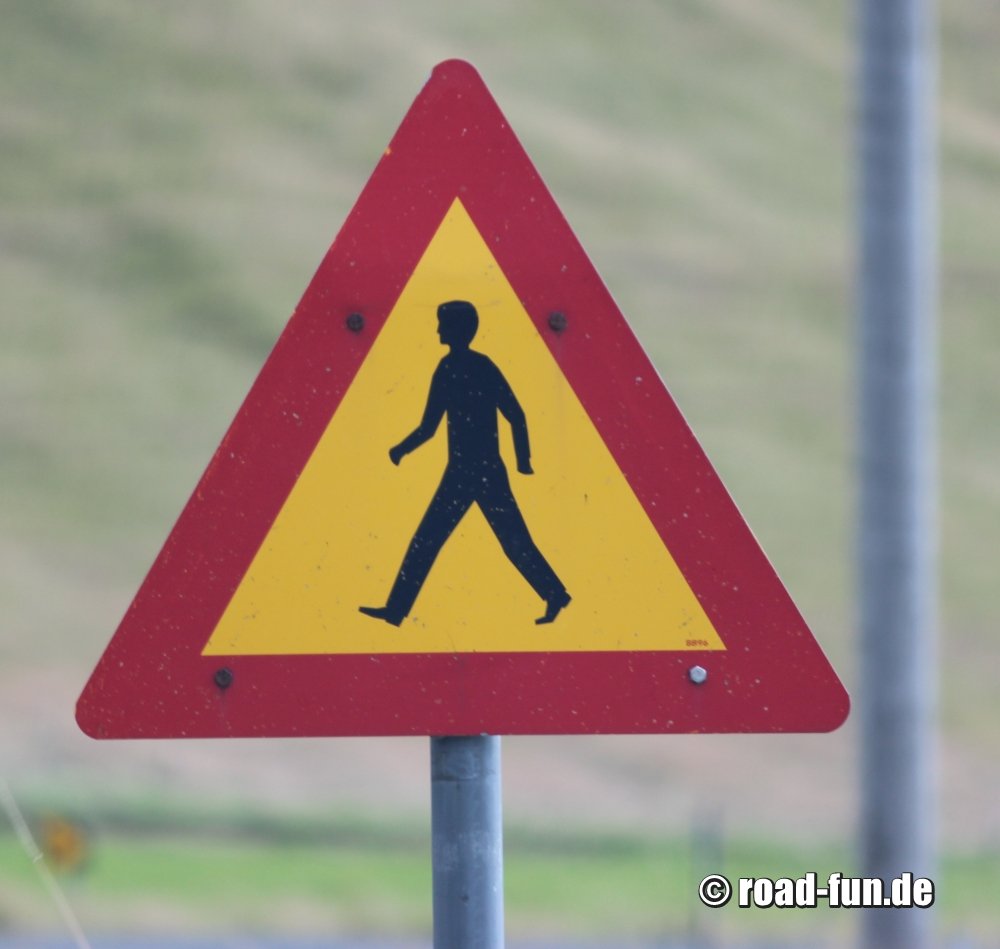 Gefahrenschild Island - Fussgaenger