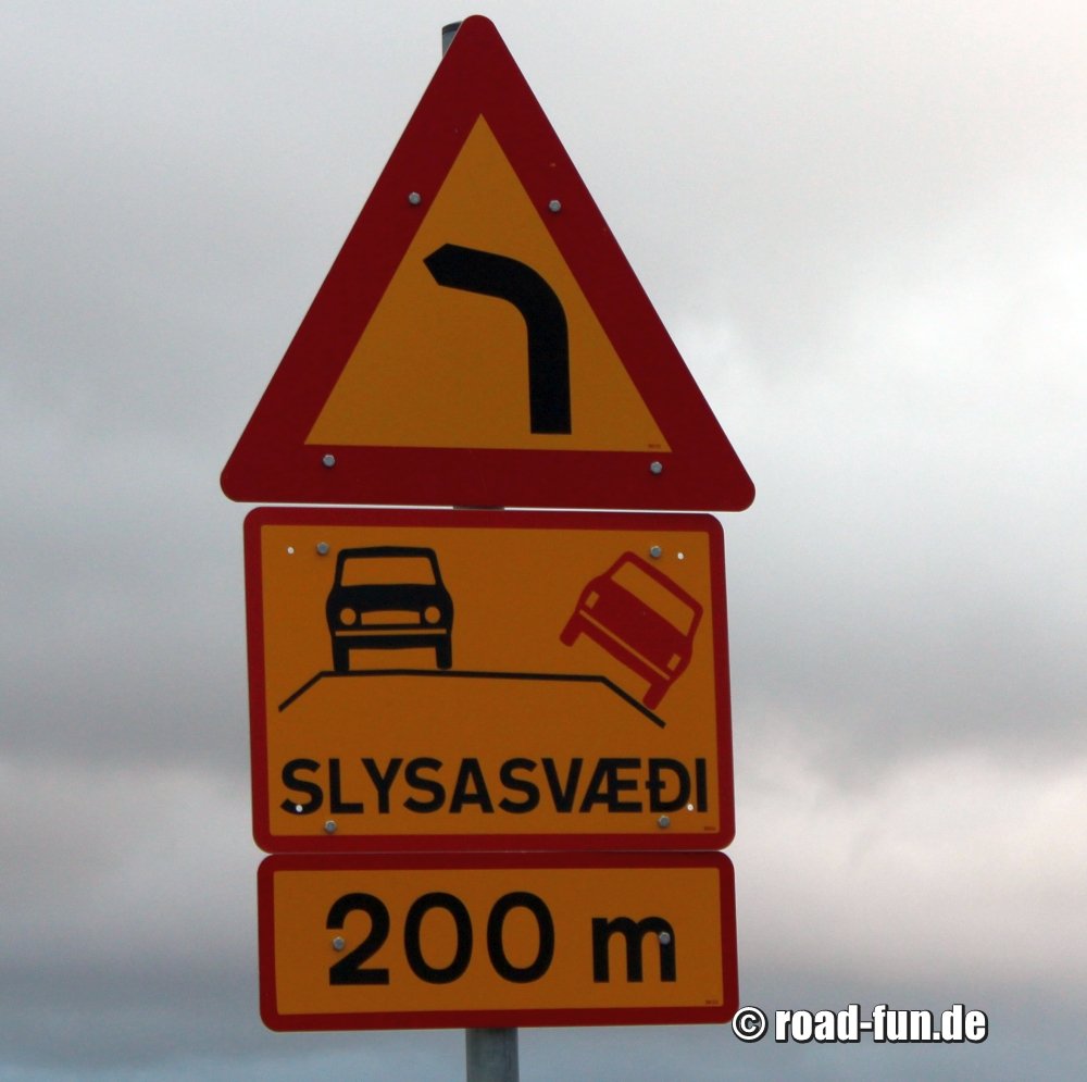 Gefahrenschild Island - Unfallstraße