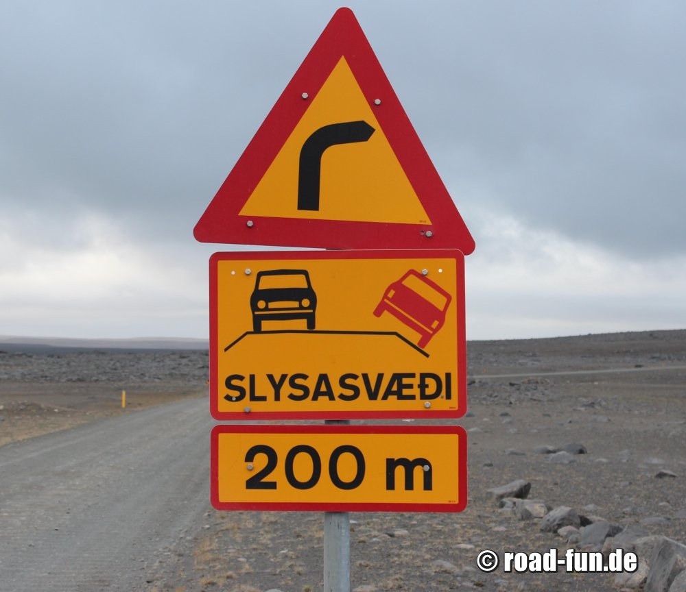 Gefahrenschild Island - Unfallstraße