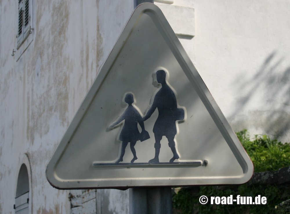 Gefahrenschild Korsika - Schulkinder
