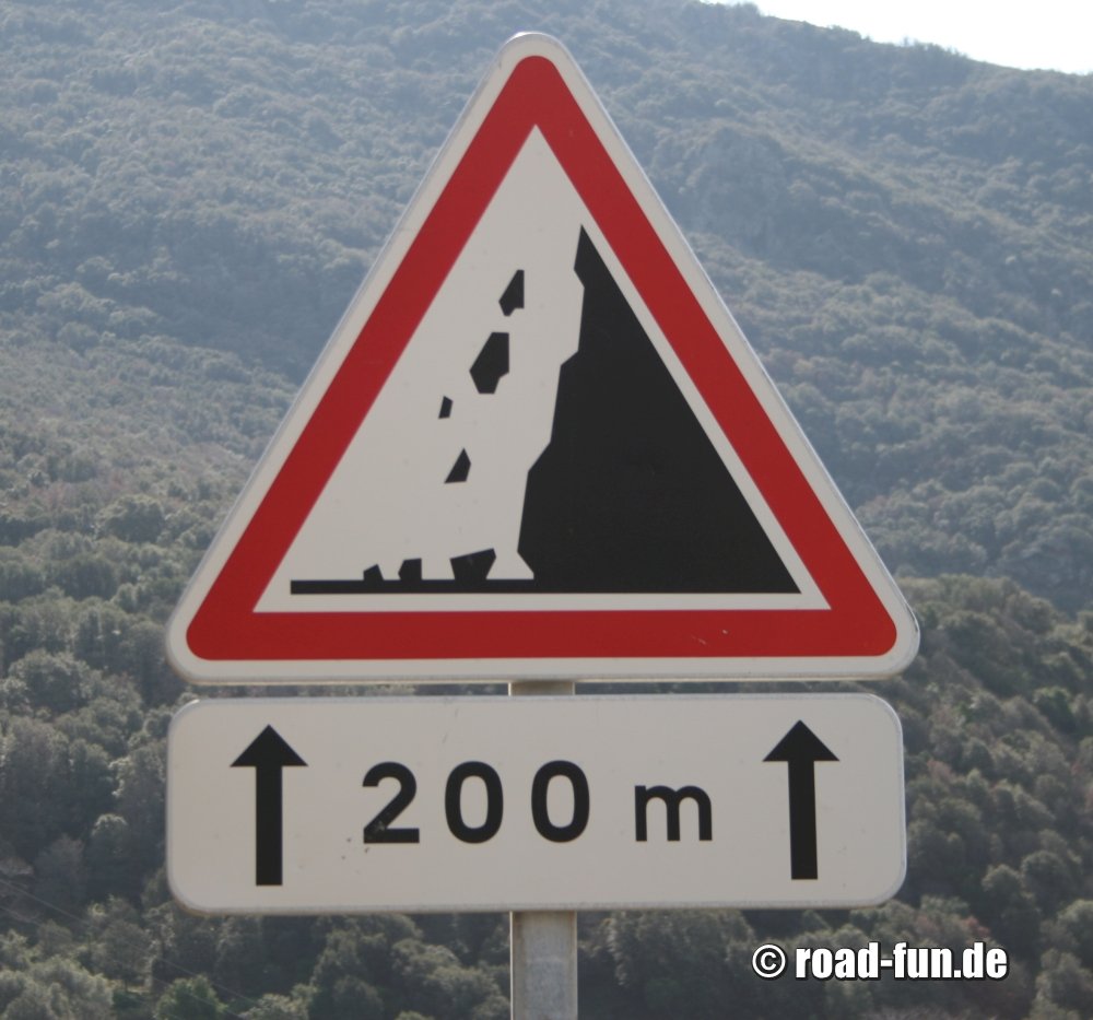 Gefahrenschild Korsika - Steinschlag