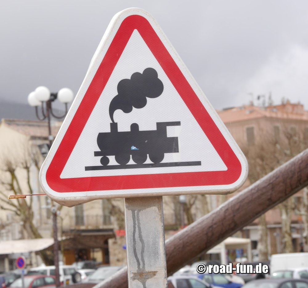 Gefahrenschild Korsika - Unbeschrankter BahnĂĽbergang