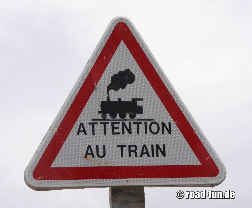 Gefahrenschild Korsika - Unbeschrankter BahnĂĽbergang