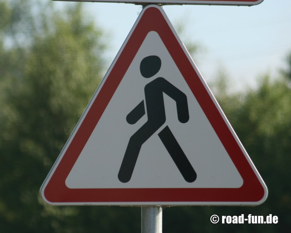 Gefahrenschild Litauen - Fussgaenger