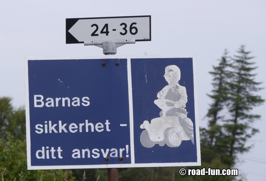Gefahrenschild Norwegen - Sicherheit der Kinder liegt in deiner Verantwortung