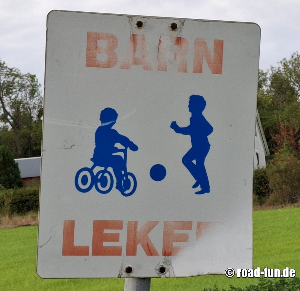 Gefahrenschild Norwegen - spielende Kinder