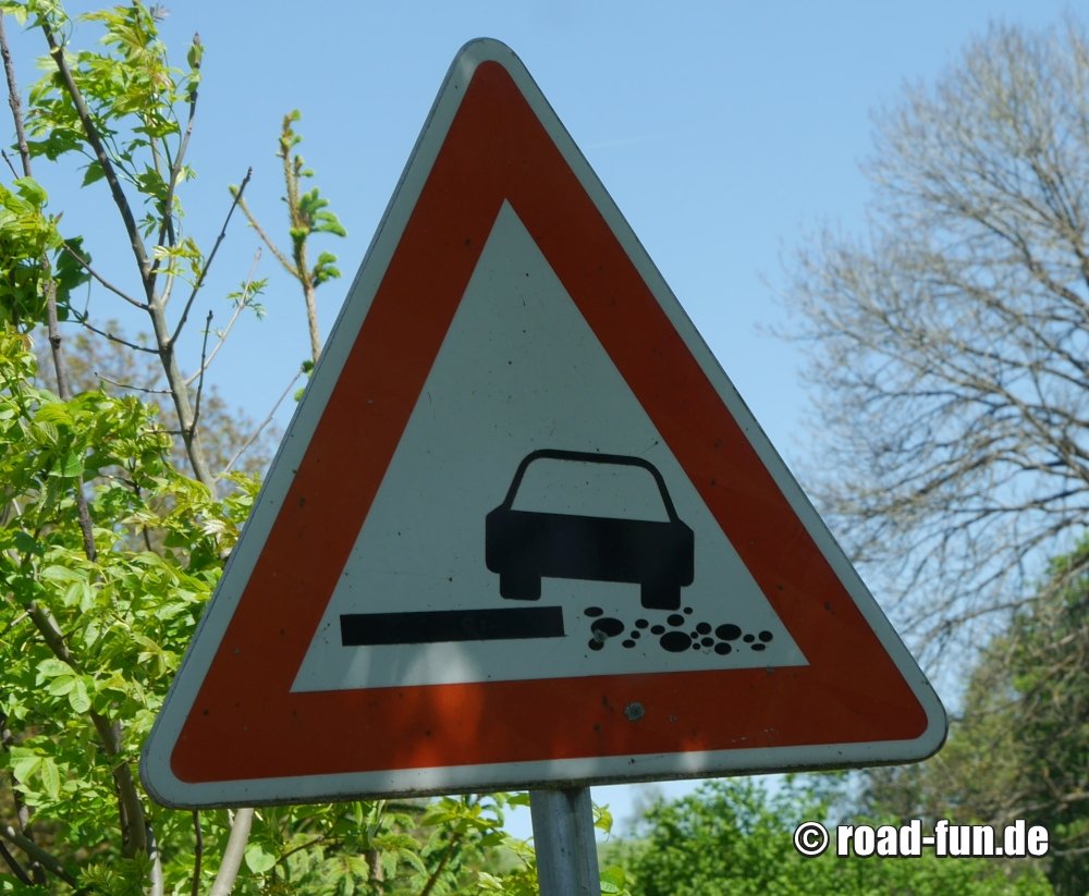 Gefahrenschild Tschechien - Unbefestigte Bankette