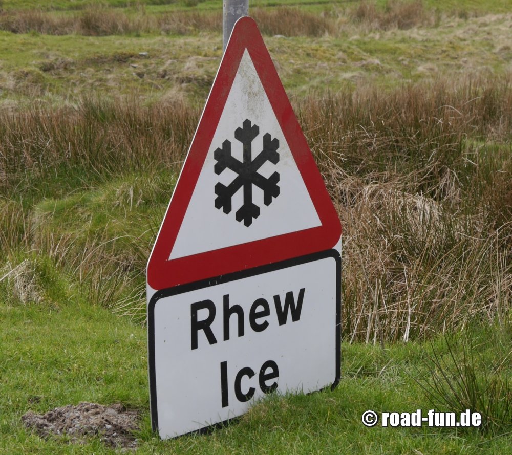 Gefahrenschild Wales - Schneeglätte Eisglätte