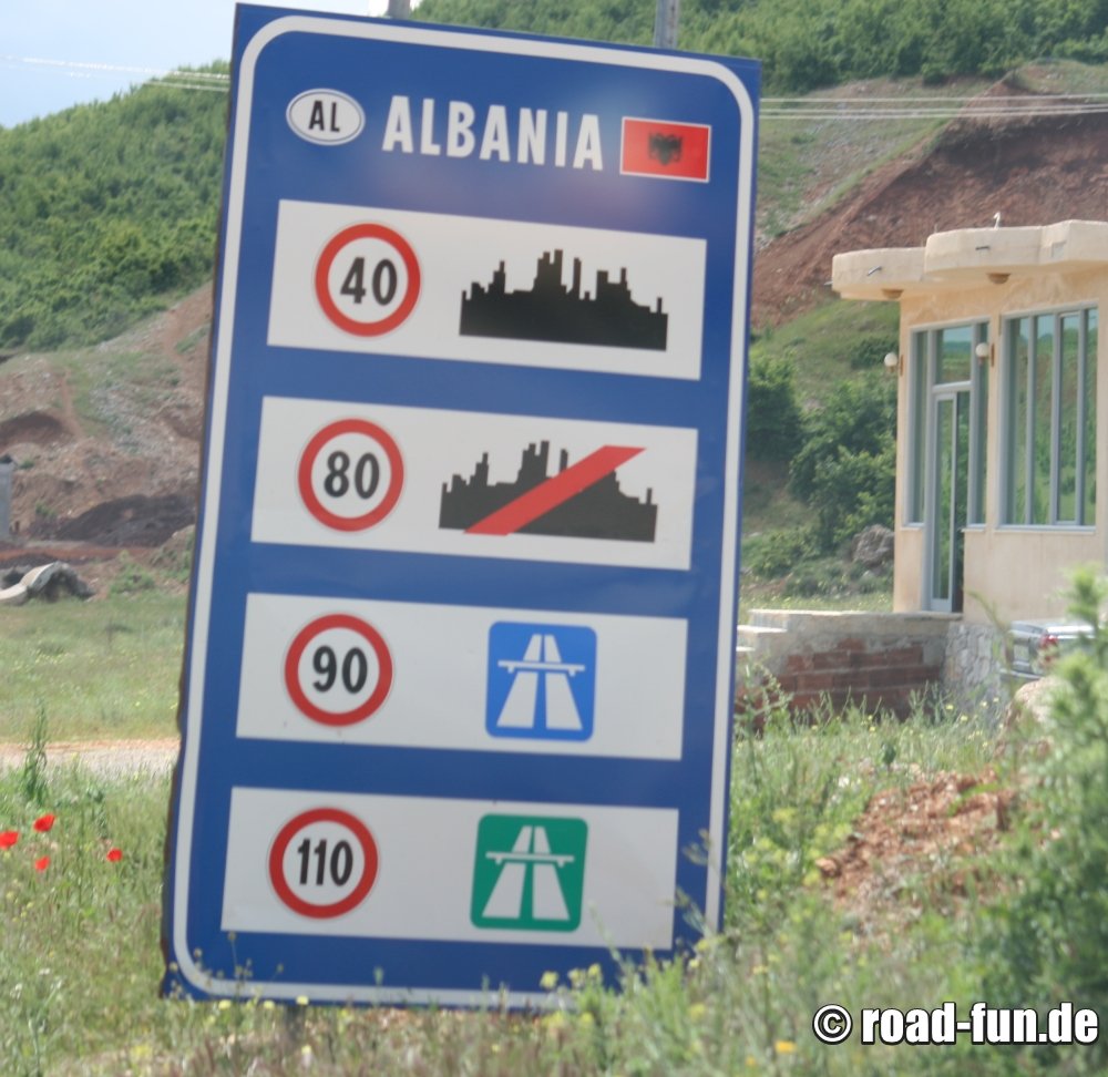 Hinweisschild Albanien - Geschwindigkeitstafel