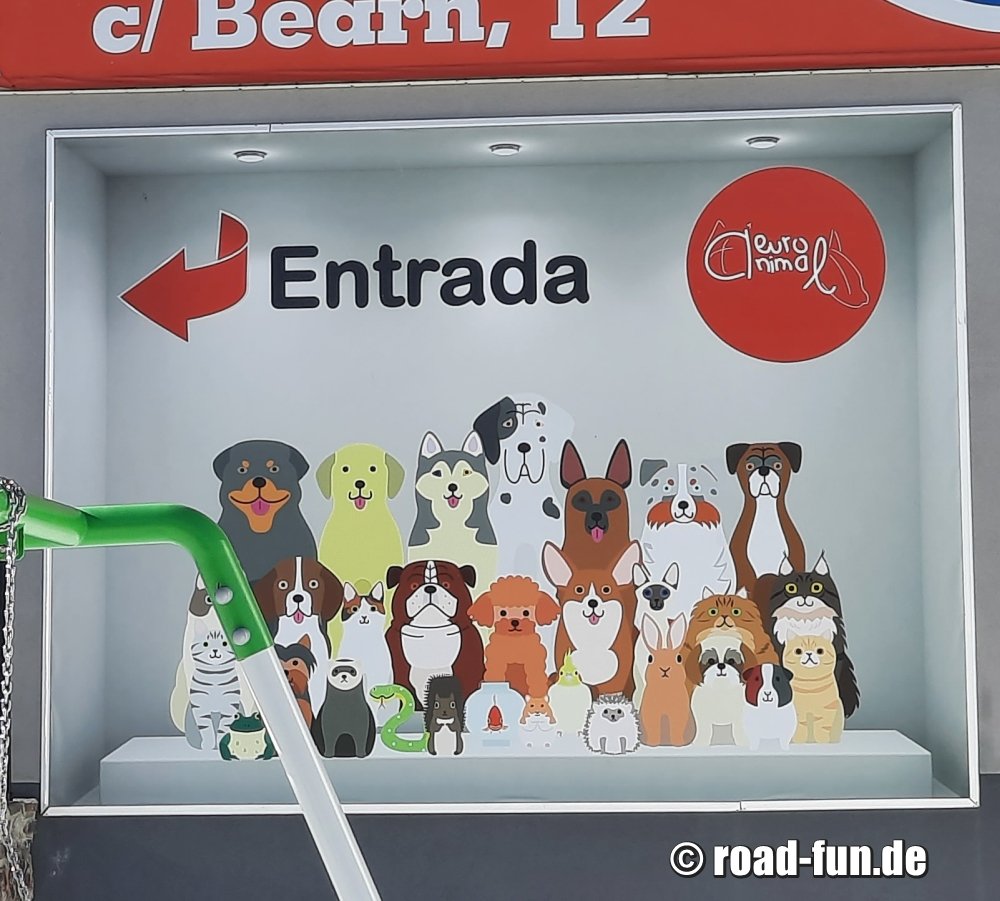 Hinweisschild Andorra - Eingang Hundeshop