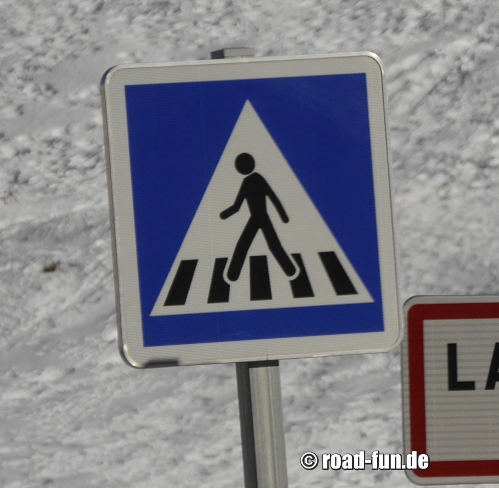 Hinweisschild Andorra - Fussueberweg