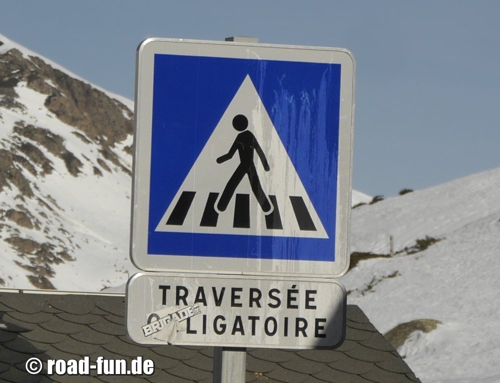 Hinweisschild Andorra - Fussueberweg