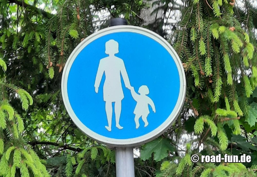 Hinweisschild Deutschland - Fußweg