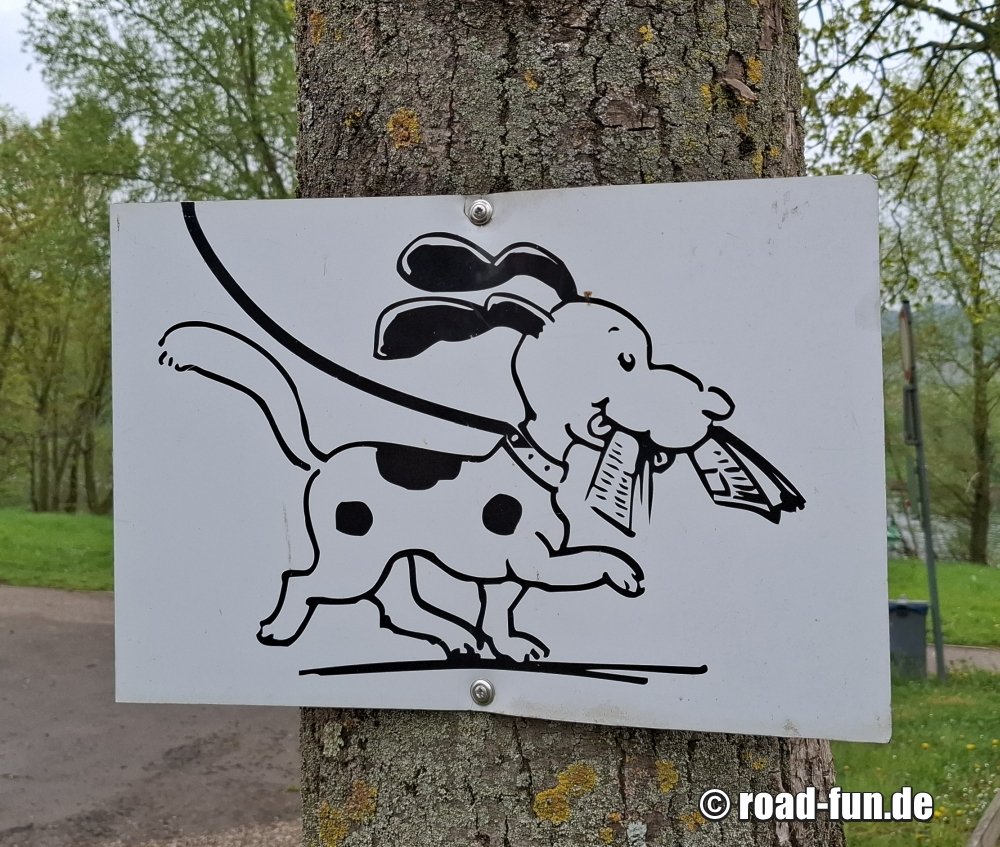 Hinweisschild Deutschland - Hunde anleinen
