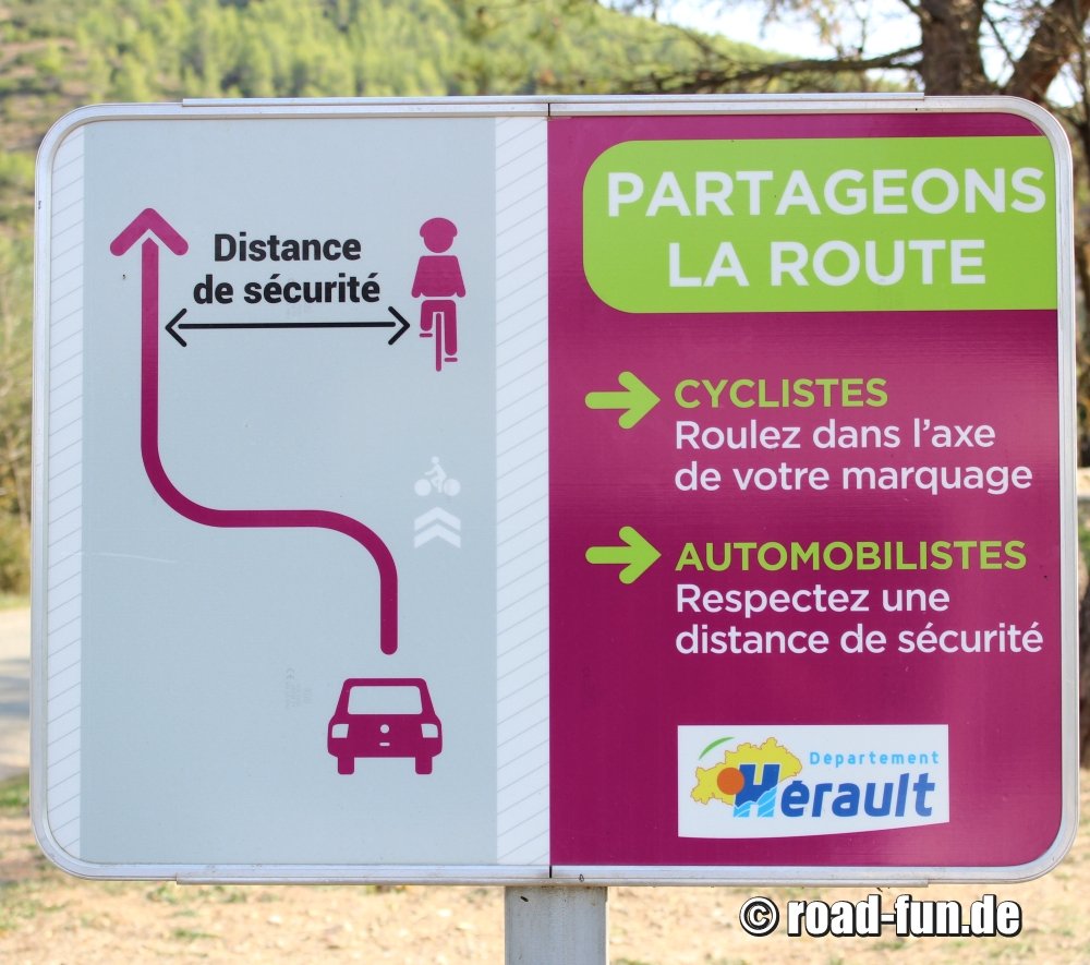 Hinweisschild Frankreich - Abstand Auto zu Radfahrer