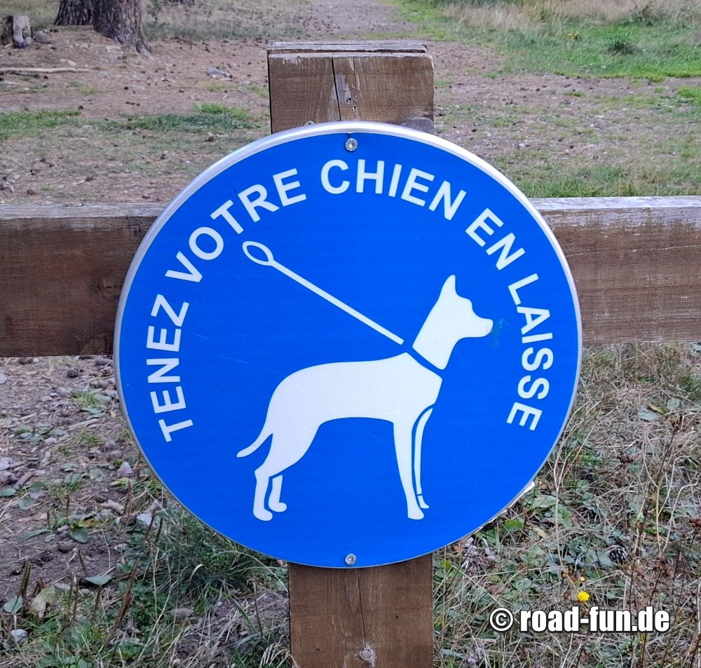Hinweisschild Frankreich - Hunde anleinen
