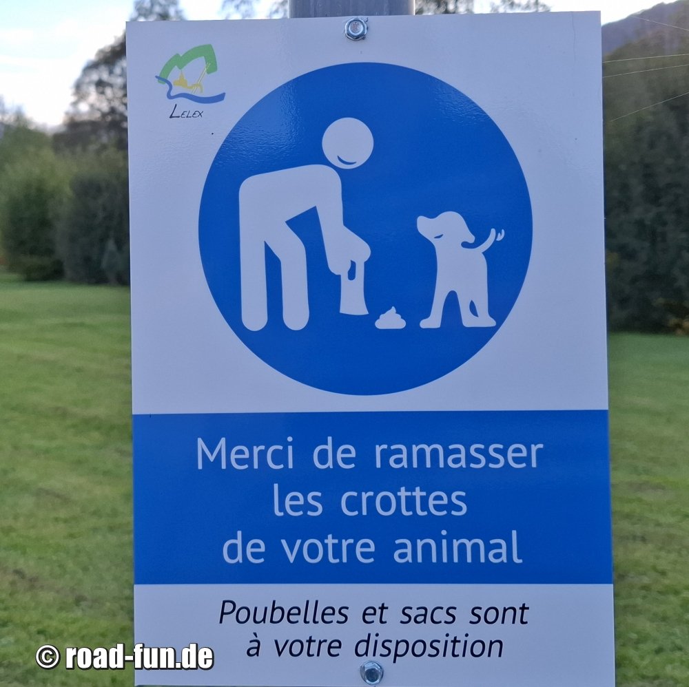 Hinweisschild Frankreich - Hundekot einsacken