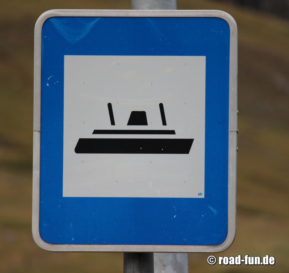 Hinweisschild Island - Autofähre