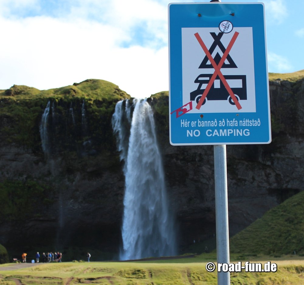 Hinweisschild Island - Campingverbot