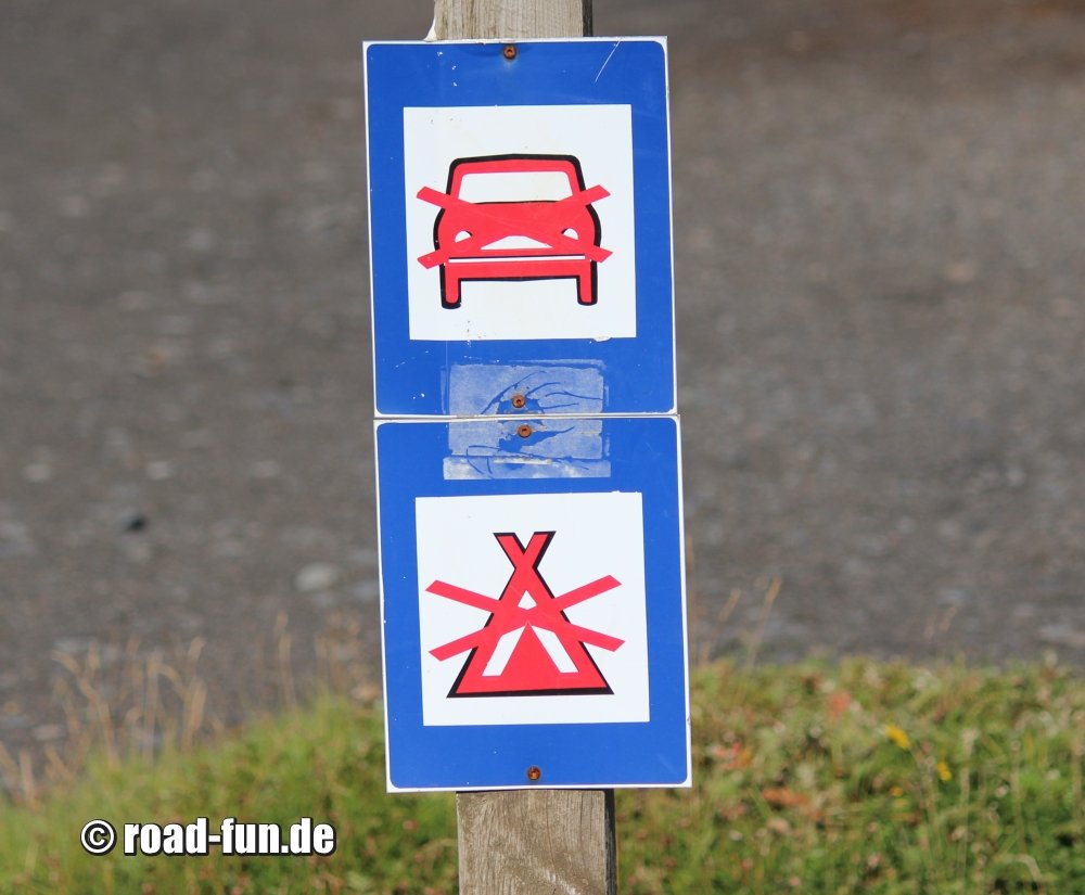 Hinweisschild Island - Durchfahrt & Camping Verbot