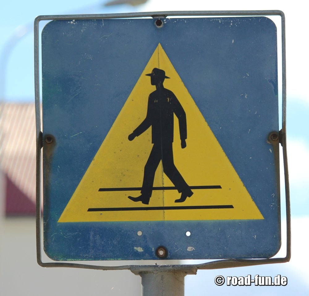Hinweisschild Island - Fussgaengerueberweg