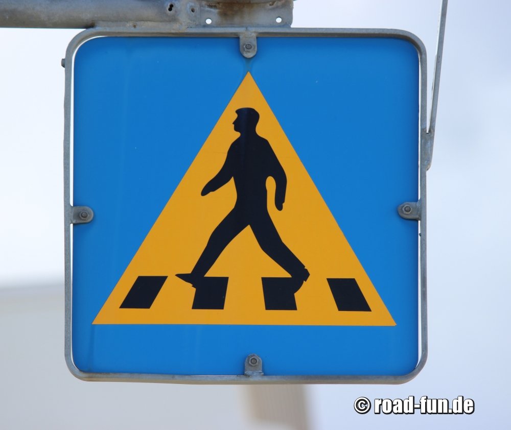 Hinweisschild Island - Fussgaengerueberweg