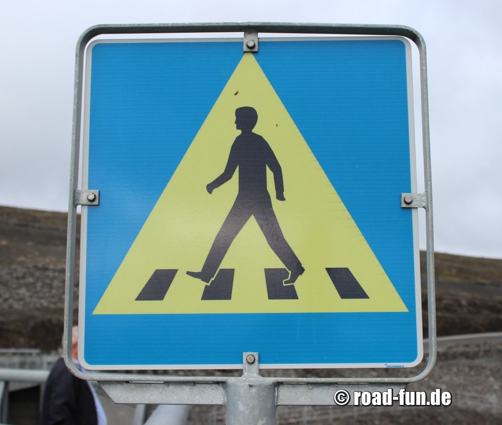 Hinweisschild Island - Fussgaengerueberweg
