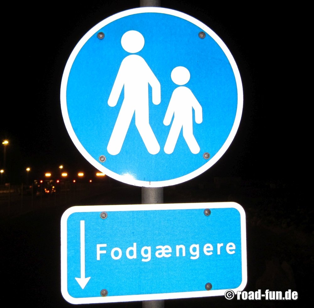 Hinweisschild Island - Fussweg