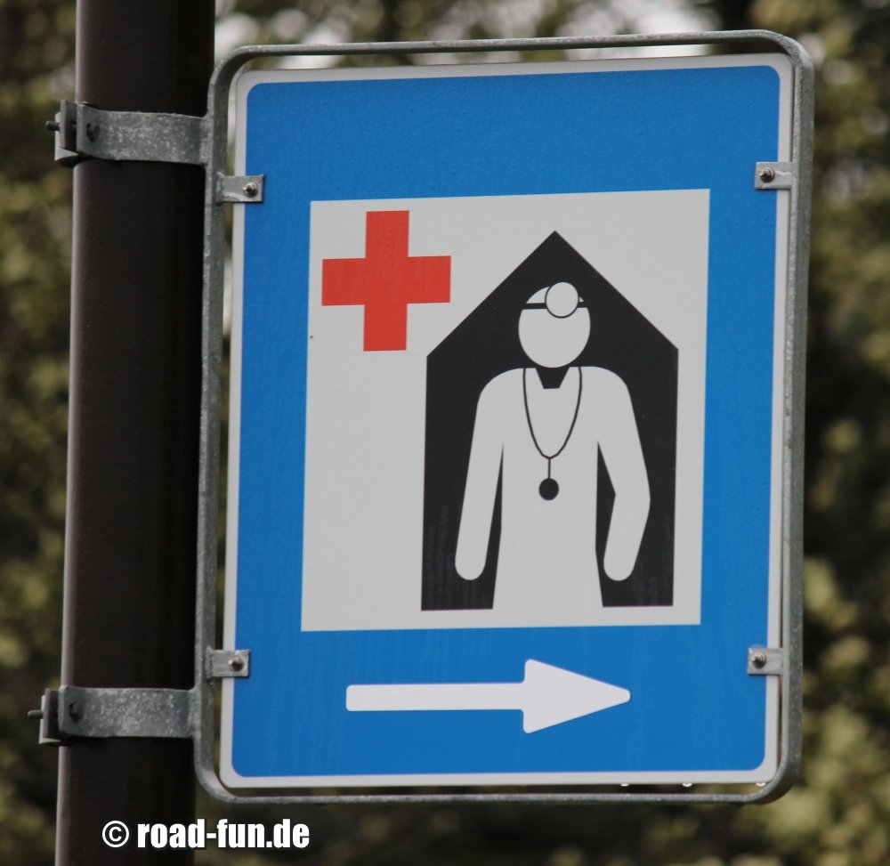 Hinweisschild Island - Krankenhaus