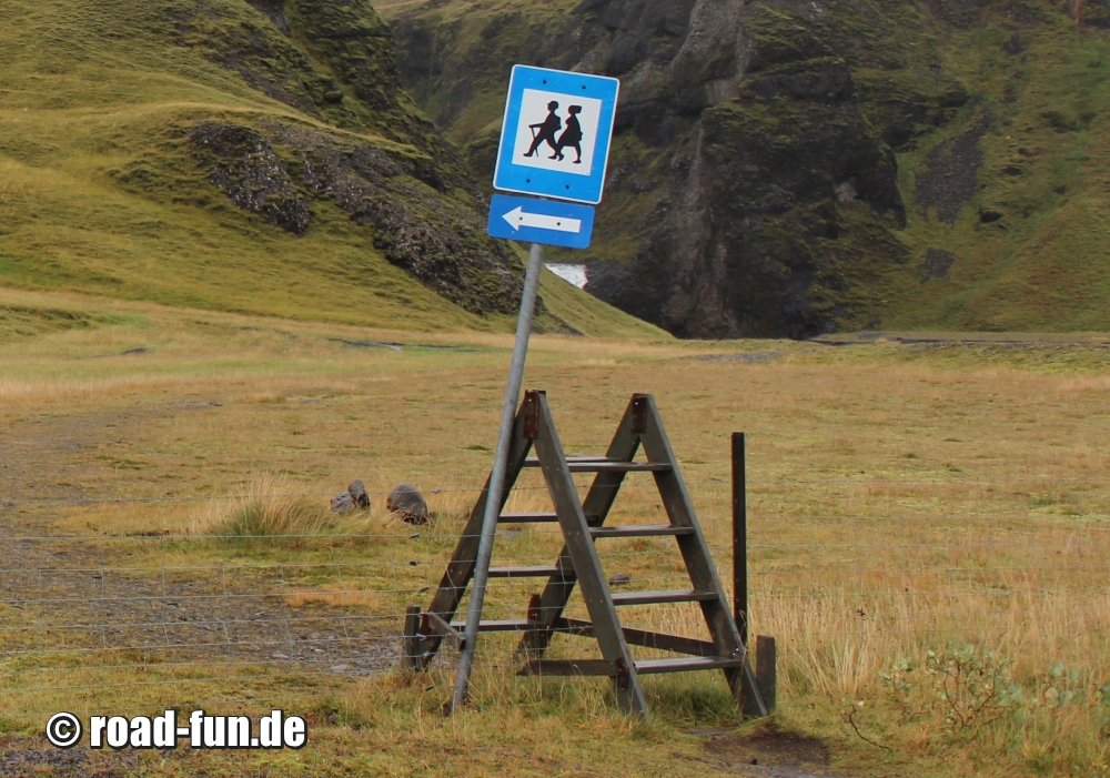 Hinweisschild Island - Wanderweg