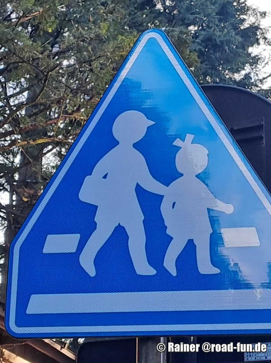 Hinweisschild Japan - Schulkinder