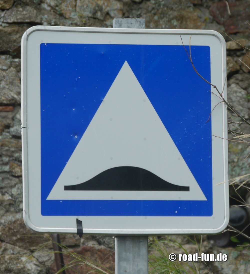Hinweisschild Korsika - Bremsschwelle