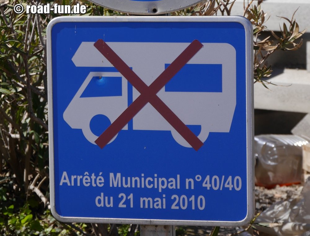 Hinweisschild Korsika - Wohnmobile verboten