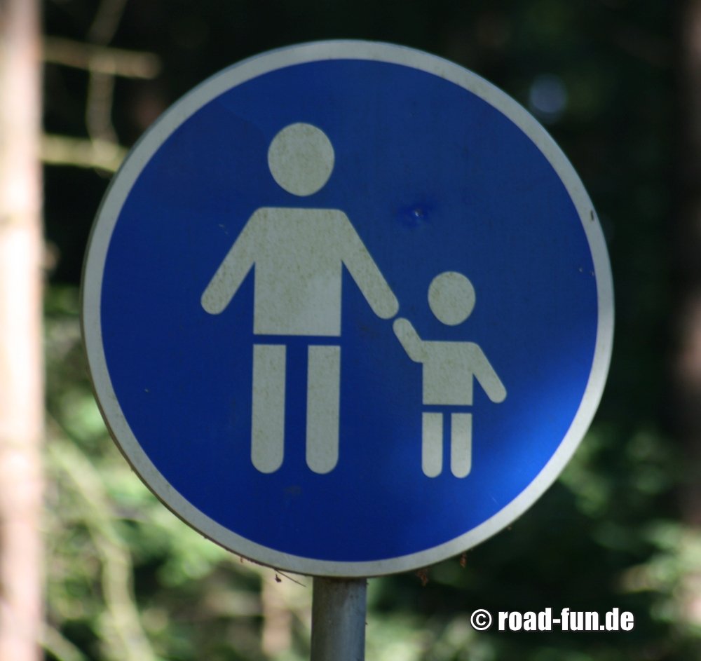 Hinweisschild Litauen - Fussweg