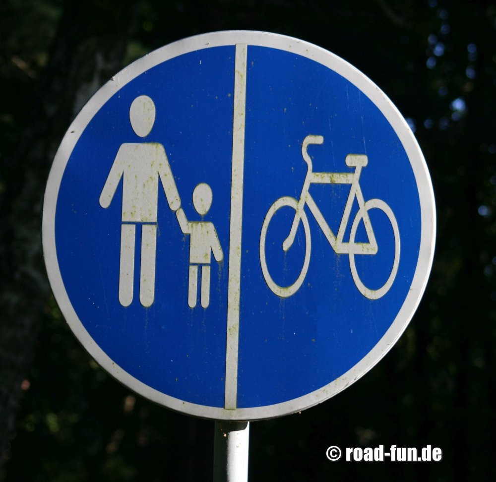 Hinweisschild Litauen - Fussweg & Radweg