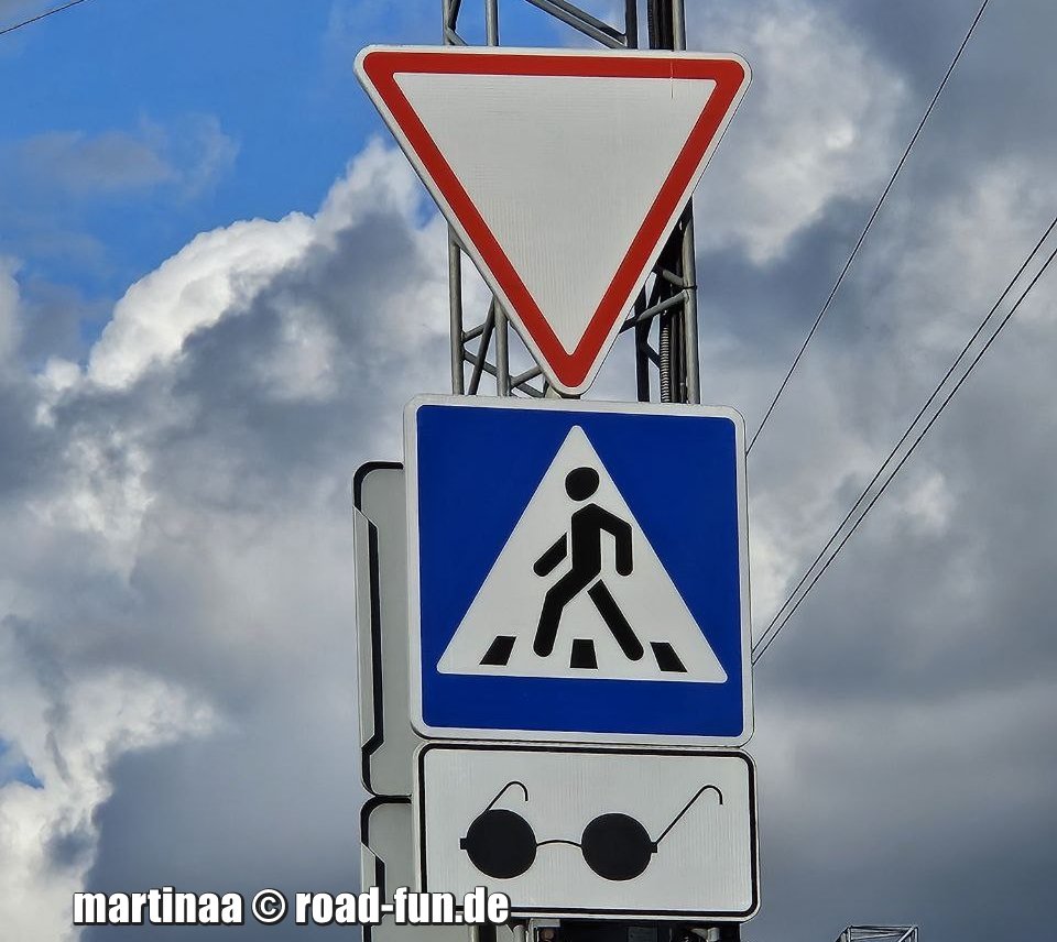 Hinweisschild Litauen - Zebrastreifen