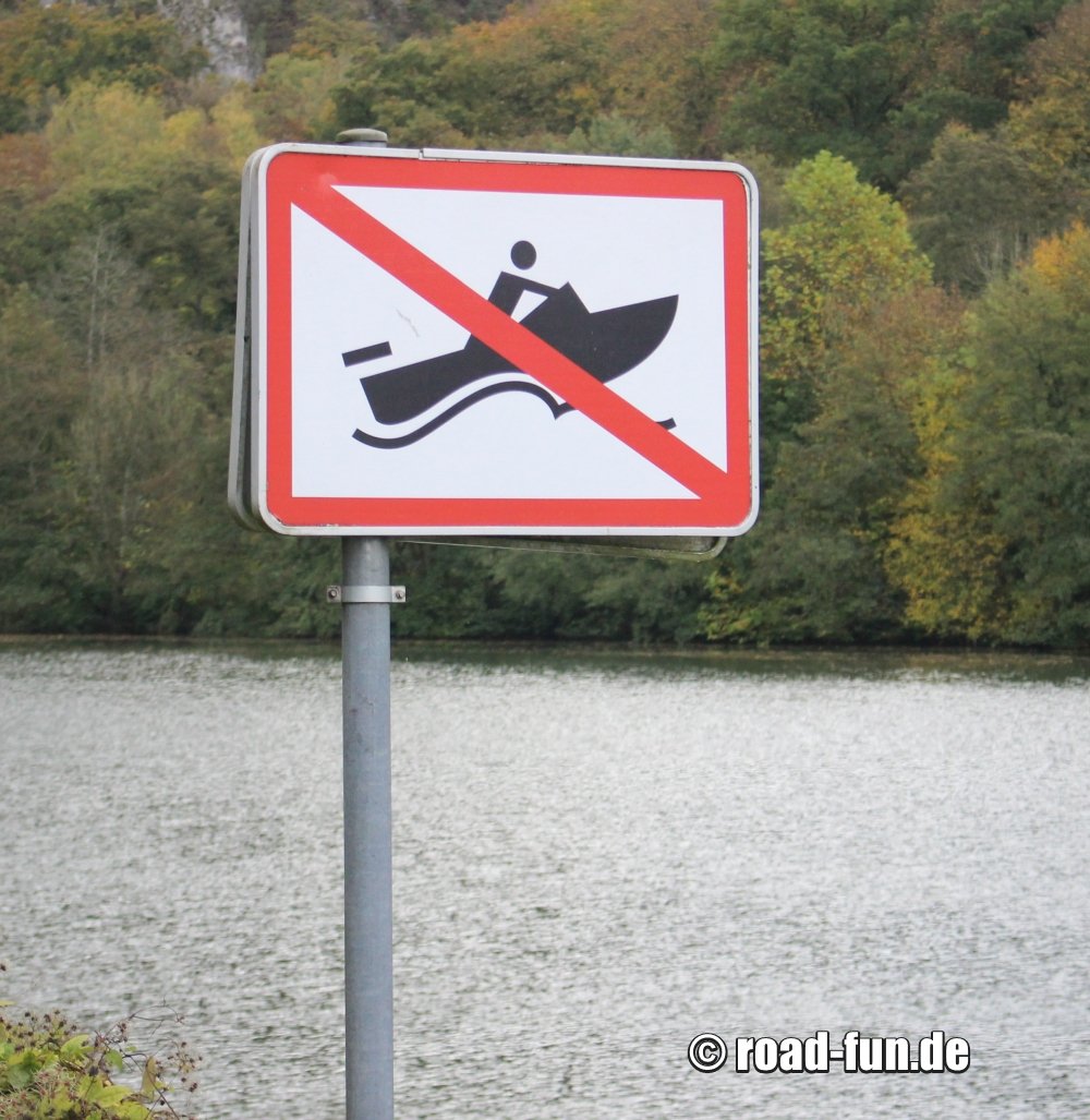 Verbotsschild Belgien - Motorboote auf der Maas