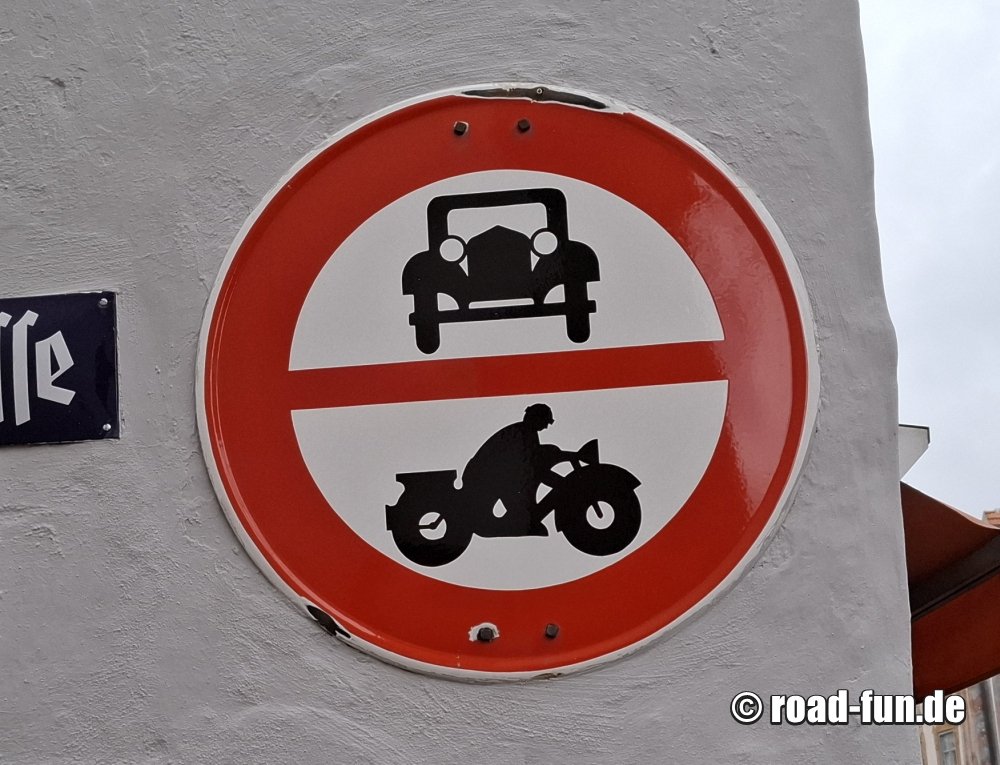 Verbotsschild Deutschland - Historisches Durchfahrt verboten Schild