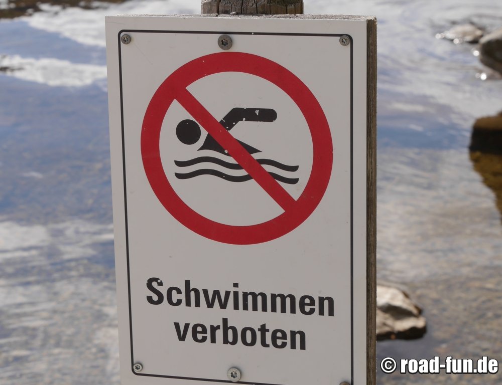 Verbotsschild Deutschland - Schwimmen verboten