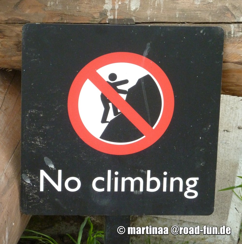 Verbotsschild England - Klettern verboten