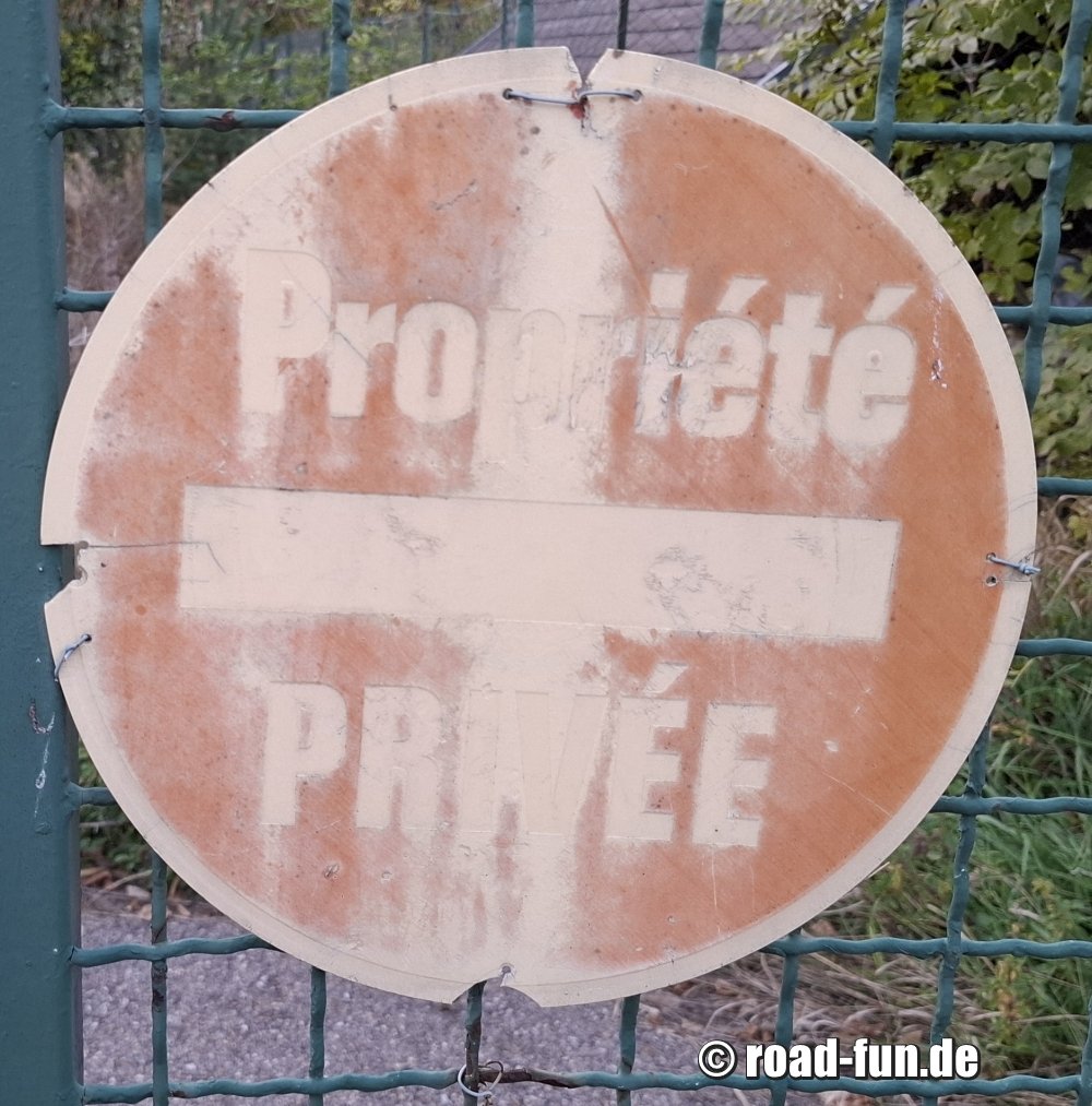 Verbotsschild Frankreich - Zutritt verboten Privat