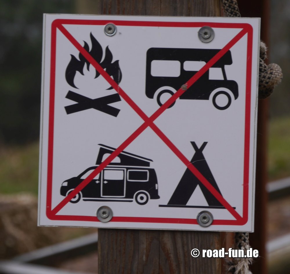 Verbotsschild Korsika - Campingverbot
