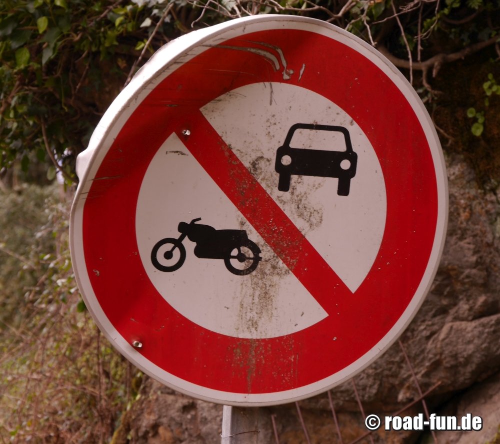 Verbotsschild Korsika - Durchfahrtsverbot Auto & Motorrad
