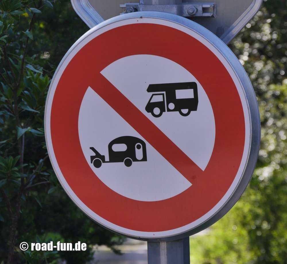Verbotsschild Korsika - Durchfahrtsverbot Wohnmobil & Wohnwagen